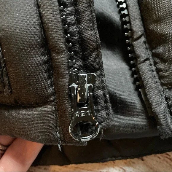 Old Navy Boys Quilted Puffer Jacket - Picture 7 of 8